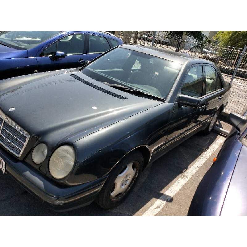MERCEDES-BENZ CLASE E (W210) BERLINA