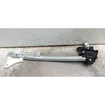 ELEVALUNAS DELANTERO IZQUIERDO 82450Q0010 5P 2020