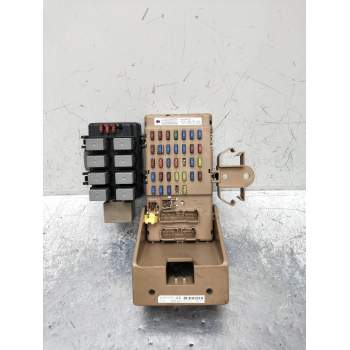 CAJA RELES / FUSIBLES 82201AG041 