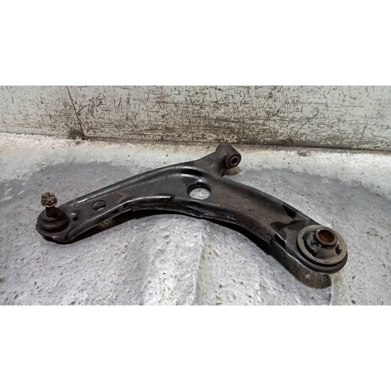 Recambio de brazo suspension inferior delantero izquierdo para toyota yaris (ksp9/scp9/nlp9) básico referencia OEM IAM   