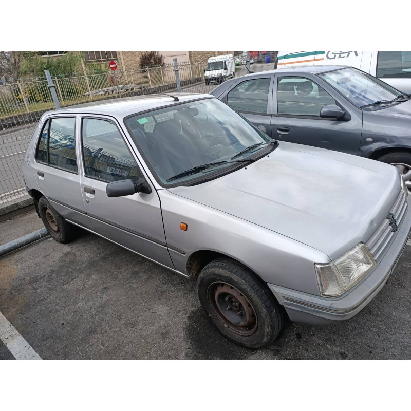 peugeot 205 berlina del año 1998