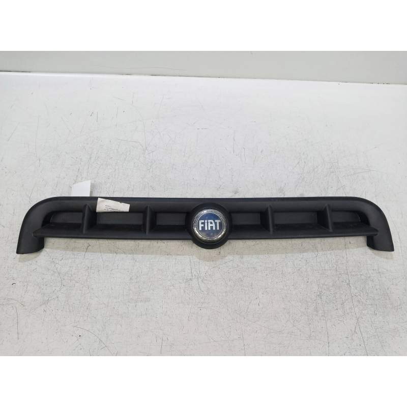 Recambio de rejilla delantera para fiat doblo cargo (223) 1.9 diesel cat referencia OEM IAM   2001