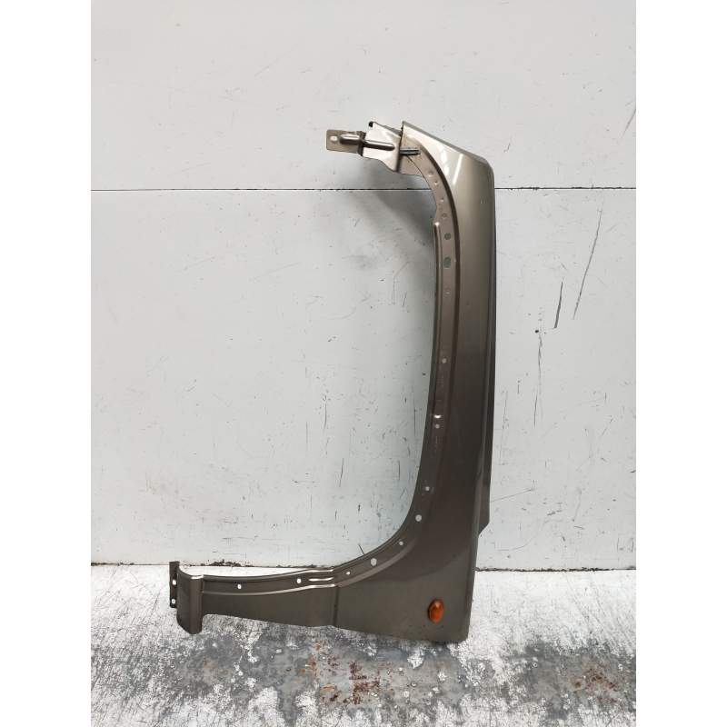 Recambio de aleta delantera izquierda para jeep cherokee (kj) referencia OEM IAM   2001