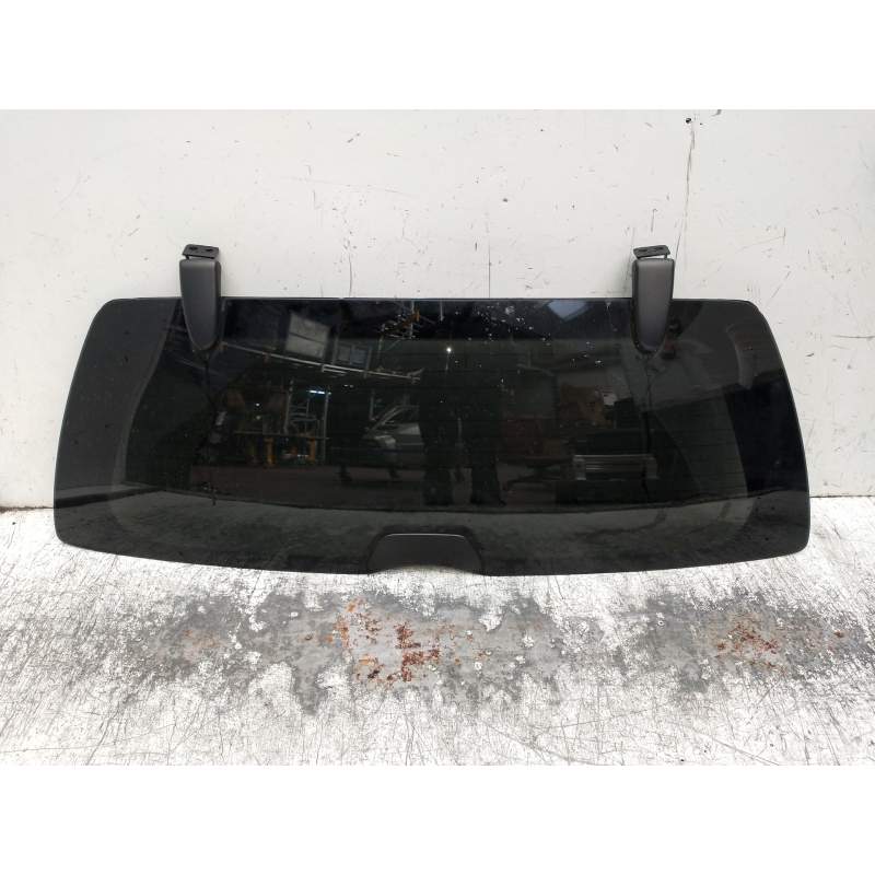 Recambio de porton trasero para jeep cherokee (kj) referencia OEM IAM LUNA TRASERA CRISTAL SUPERIOR 2001