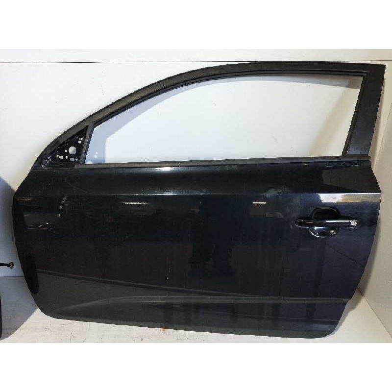 Recambio de puerta delantera izquierda para kia cee´d 1.4 cat referencia OEM IAM  3P 