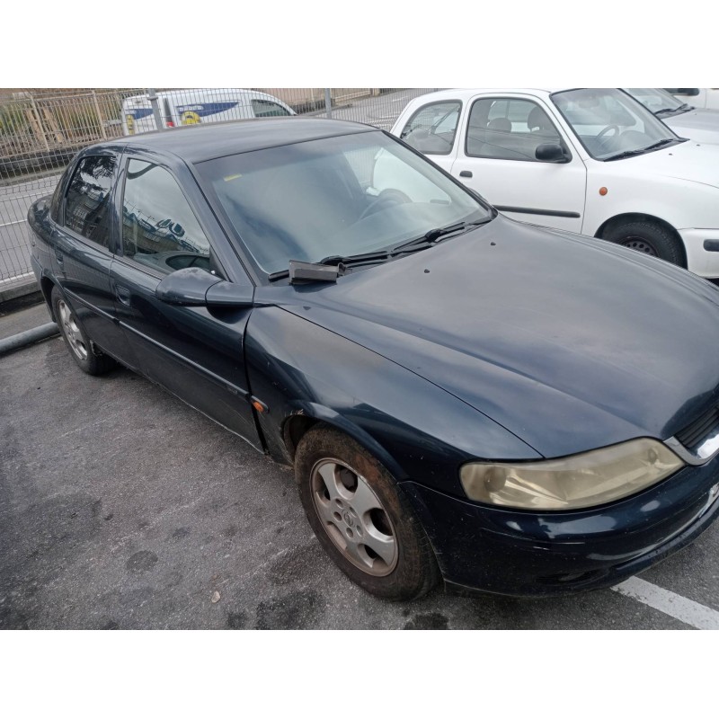 opel vectra b berlina del año 2000