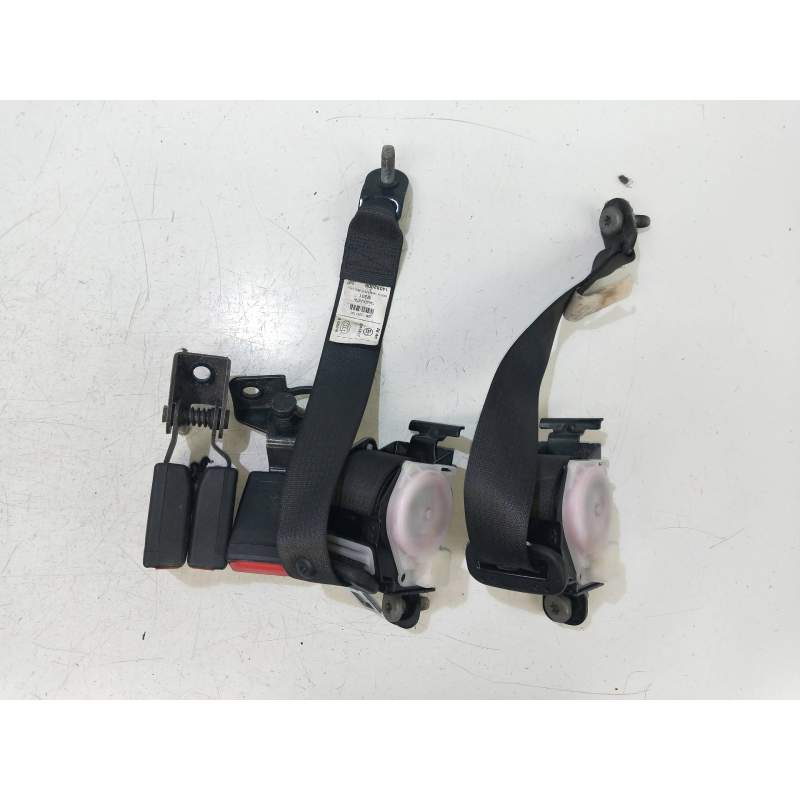 Recambio de juego cinturones trasero para opel insignia berlina 2.0 16v cdti referencia OEM IAM  4P 2008