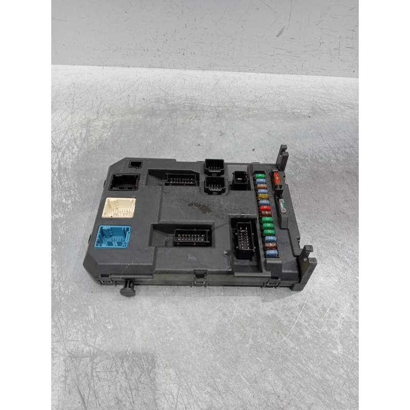 Recambio de caja reles / fusibles para peugeot 207 1.4 hdi referencia OEM IAM 9666951980 14HDI 2009