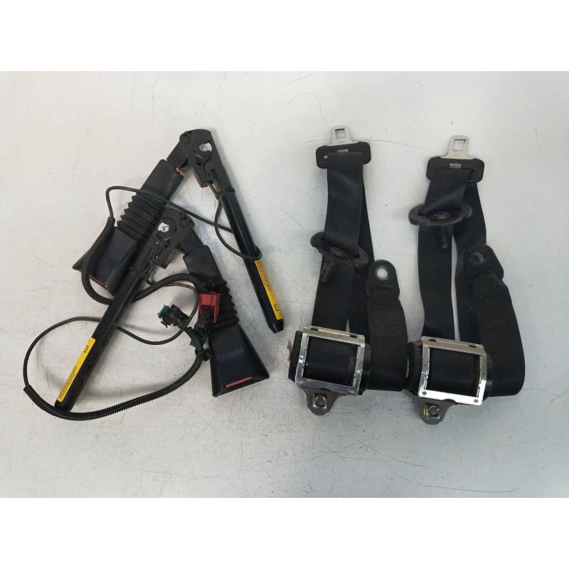 Recambio de juego cinturones delantero para opel combo (corsa c) 1.7 16v cdti referencia OEM IAM   4P