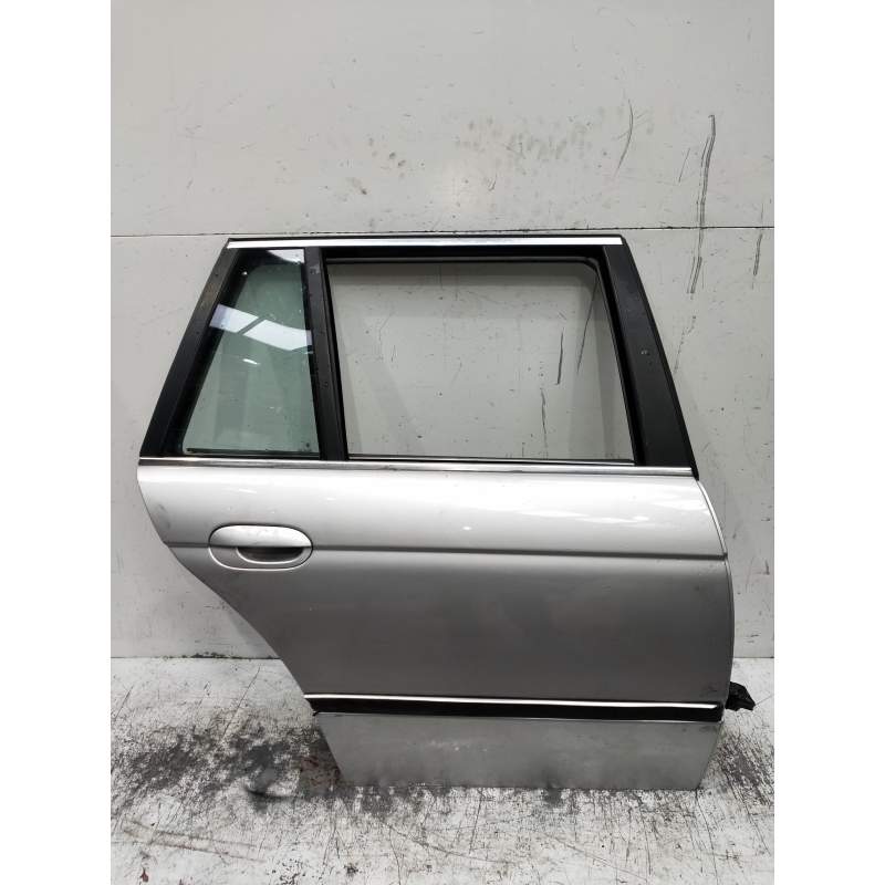 Recambio de puerta trasera derecha para bmw serie 5 touring (e39) 530d referencia OEM IAM  RANCHERA 5P