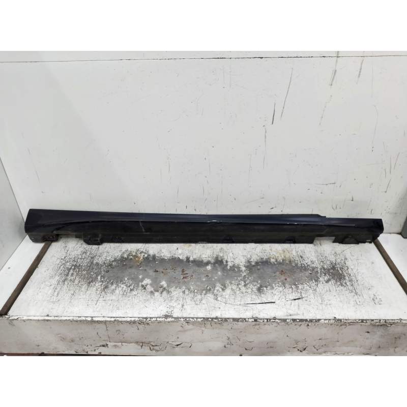 Recambio de faldon lateral para mercedes-benz clase c (w206) c 220 d referencia OEM IAM   DERECHO