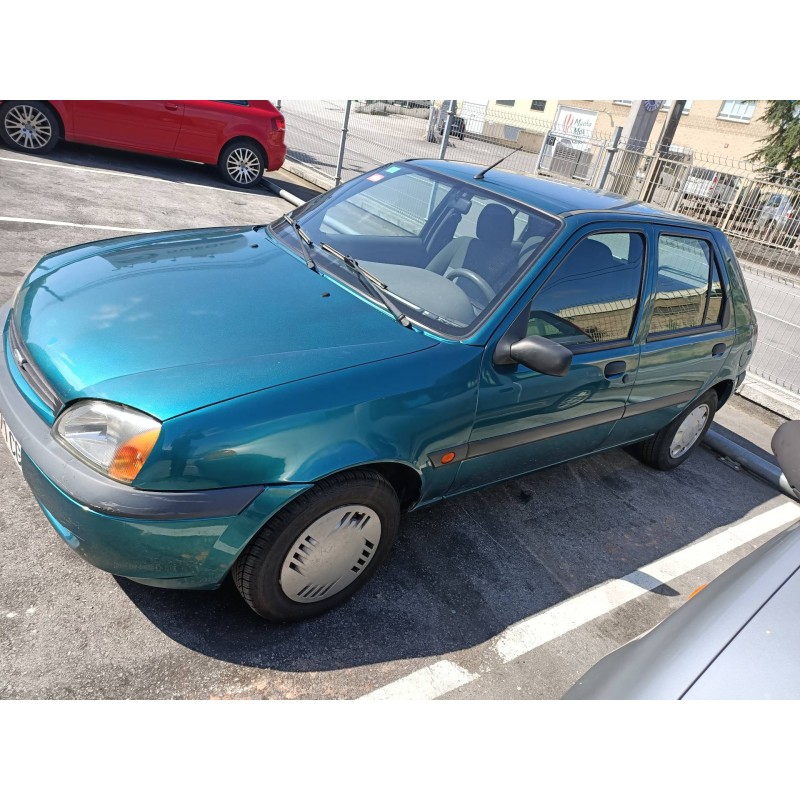 ford fiesta berlina (dx) del año 2000