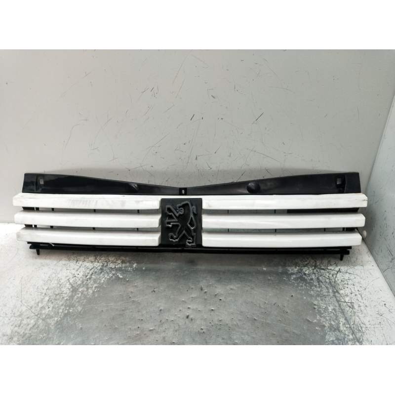 Recambio de rejilla delantera para peugeot 205 ii (20a/c) 1.7 diesel referencia OEM IAM  VER FOTOS 1997