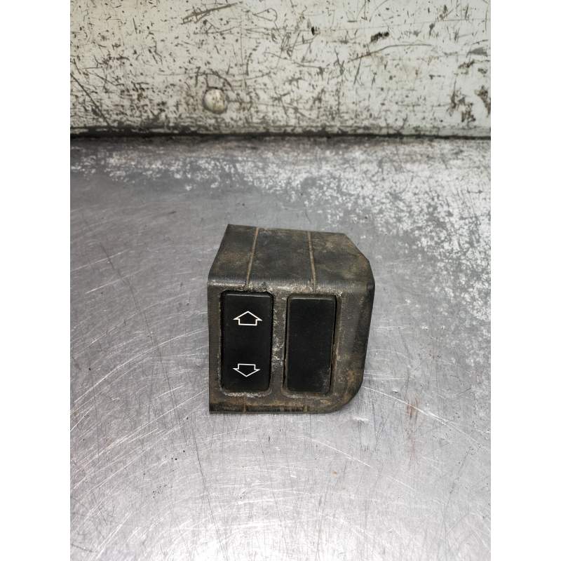 Recambio de mando elevalunas delantero derecho para peugeot 205 berlina 1.1 referencia OEM IAM   1990