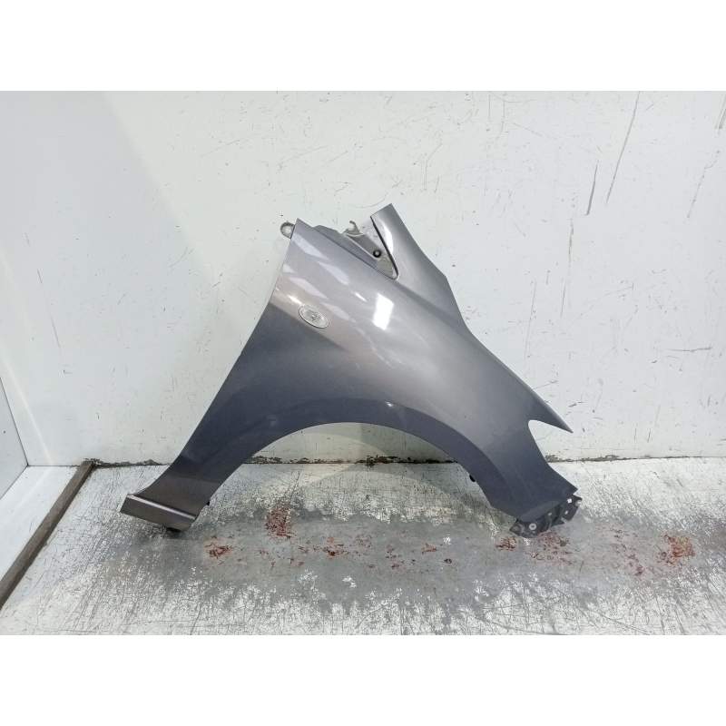 Recambio de aleta delantera derecha para mazda 5 (cr) 2.0 cd (cr19) referencia OEM IAM   2005