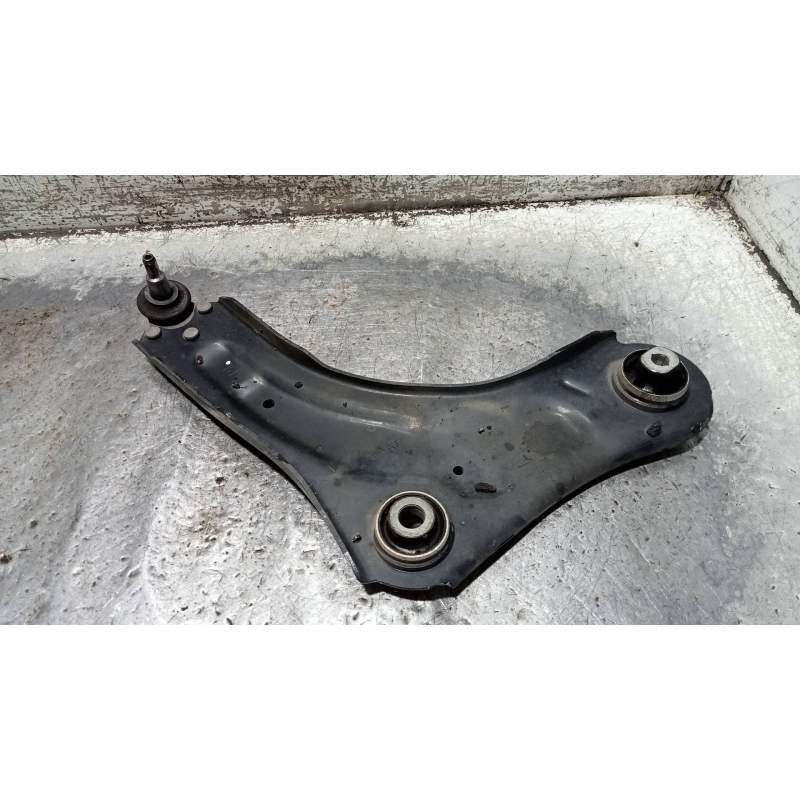 Recambio de brazo suspension inferior delantero derecho para renault scenic iii emotion referencia OEM IAM 545009207R 15DCI 2009