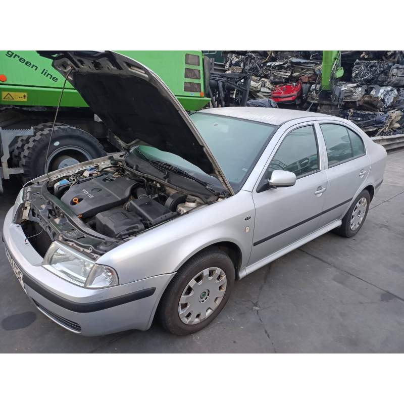 SKODA OCTAVIA BERLINA (1U2)