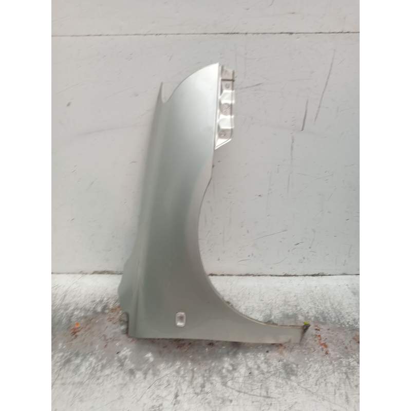 Recambio de aleta delantera derecha para toyota avensis station wagon (_t25_) 2.2 d-4d (adt251_) referencia OEM IAM   