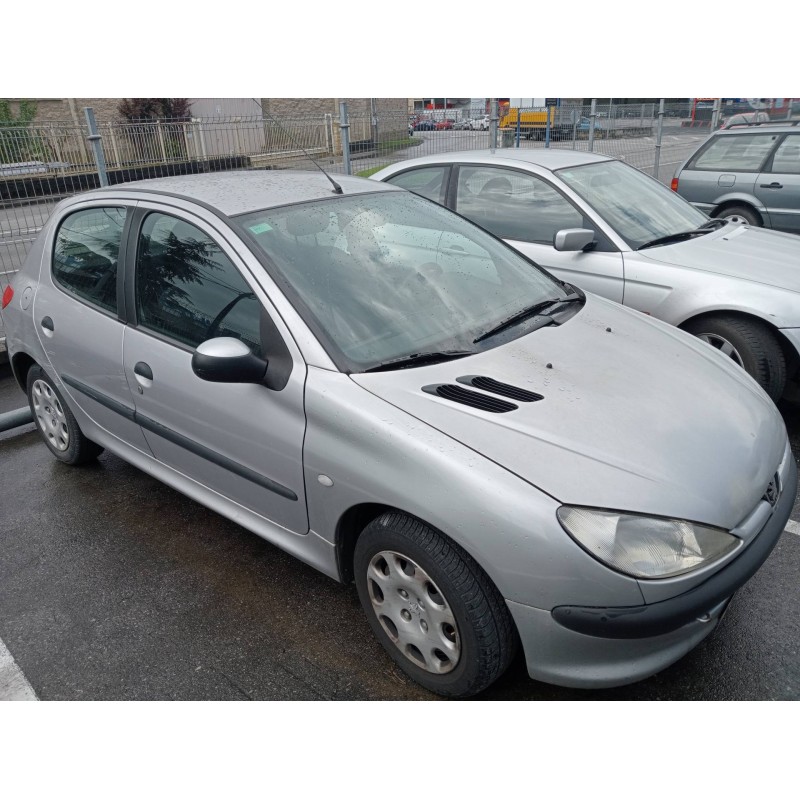 peugeot 206 berlina del año 2001