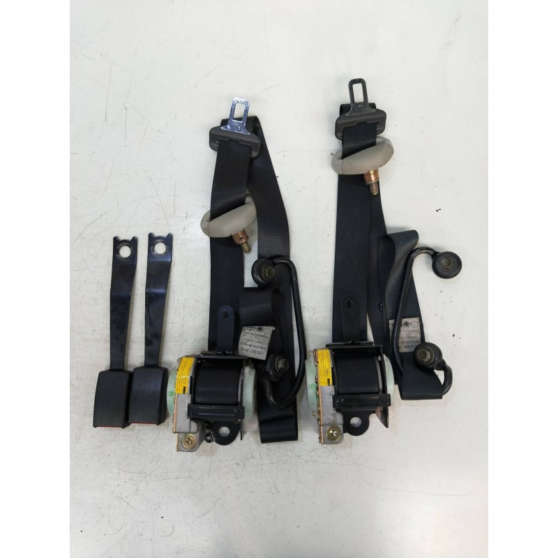 Recambio de juego cinturones delantero para toyota yaris (ncp1/nlp1/scp1) 1.3 expo referencia OEM IAM   3P