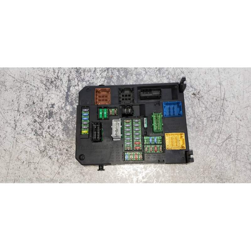Recambio de caja reles / fusibles para peugeot 308 allure referencia OEM IAM 9806687880 BSIQ0301 S180204003B
