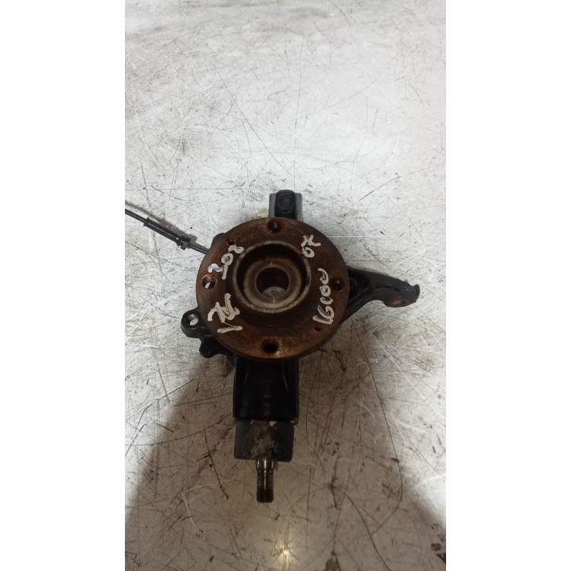 Recambio de mangueta delantera izquierda para peugeot 308 sw confort referencia OEM IAM  16G 2007