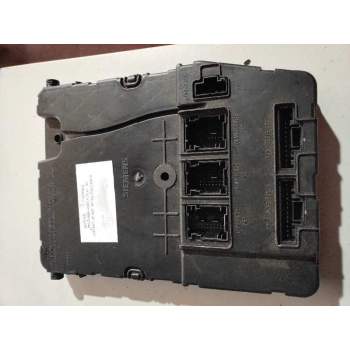 CAJA RELES / FUSIBLES 8200780021 U118400260I 