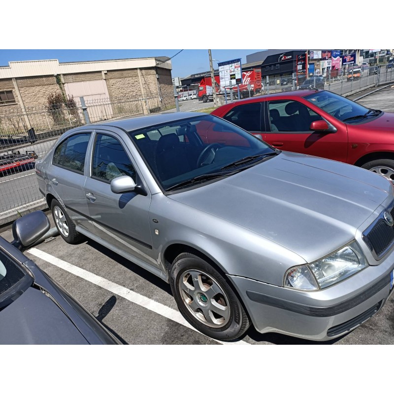 skoda octavia berlina (1u2) del año 2001