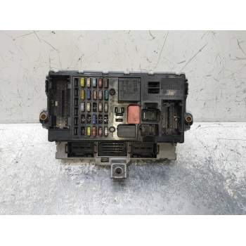 CAJA RELES / FUSIBLES 