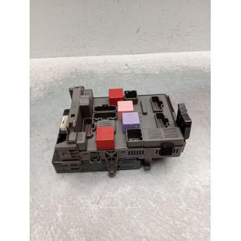 CAJA RELES / FUSIBLES 8200811973G 8200660168 8200371614