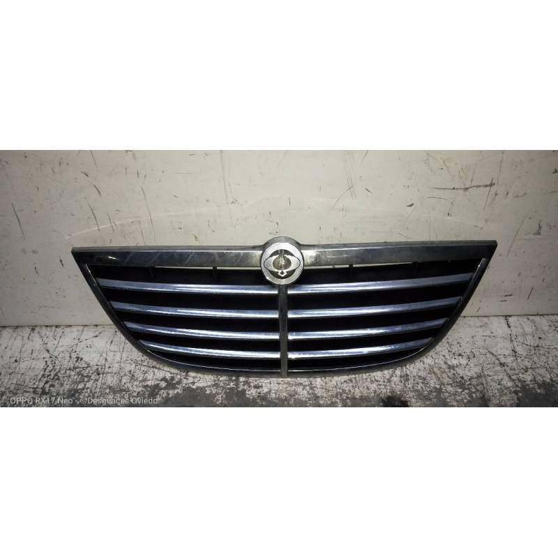 Recambio de rejilla delantera para ssangyong rodius xdi trend referencia OEM IAM   2005