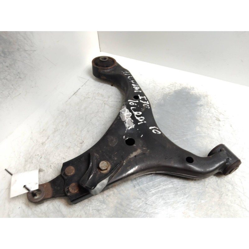 Recambio de brazo suspension inferior delantero derecho para hyundai i30 1.6 crdi cat referencia OEM IAM   