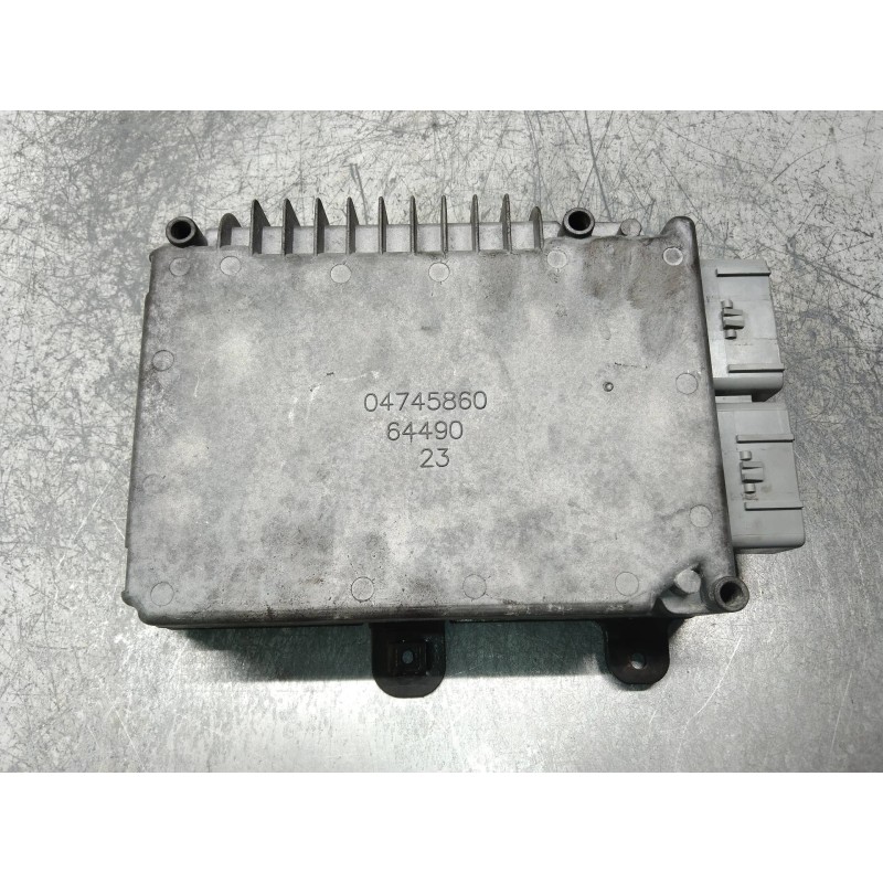 Recambio de centralita motor uce para chrysler voyager (rg) 3.3 lx referencia OEM IAM P04748431AF 964020 431AF