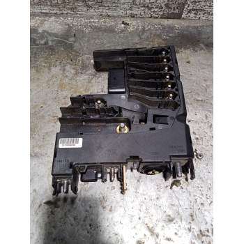 CAJA RELES / FUSIBLES A2125400450 2009