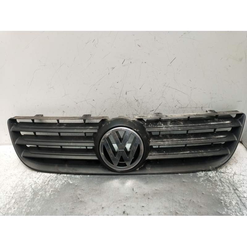 Recambio de rejilla delantera para volkswagen polo iv (9n_, 9a_) 1.4 tdi referencia OEM IAM   2005
