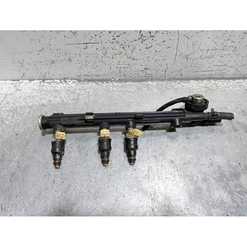 Recambio de rampa inyectora para volkswagen vento (1h2) gl referencia OEM IAM 037133317N  