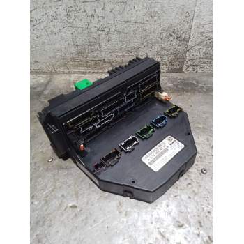 CAJA RELES / FUSIBLES A2129004500 658B0928514 2009