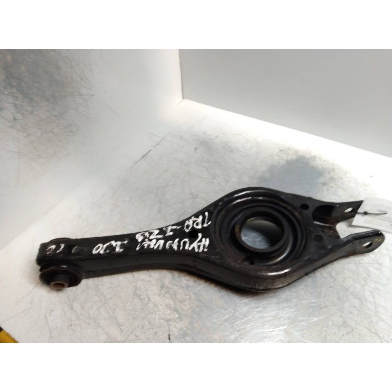 Recambio de brazo suspension inferior trasero izquierdo para hyundai i30 1.6 crdi cat referencia OEM IAM   