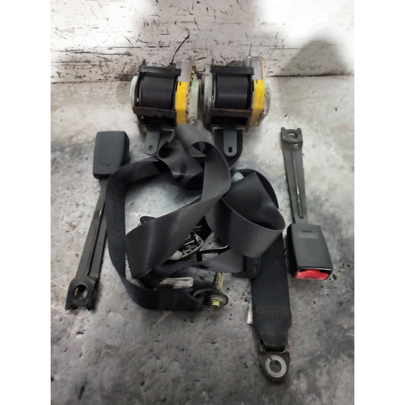 Recambio de juego cinturones delantero para toyota yaris (ncp1/nlp1/scp1) 1.4 d-4d expo referencia OEM IAM   5P