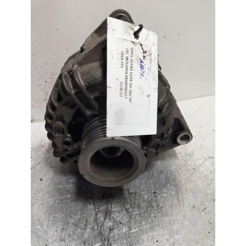 Recambio de alternador para opel astra h berlina cosmo referencia OEM IAM 0124425067  