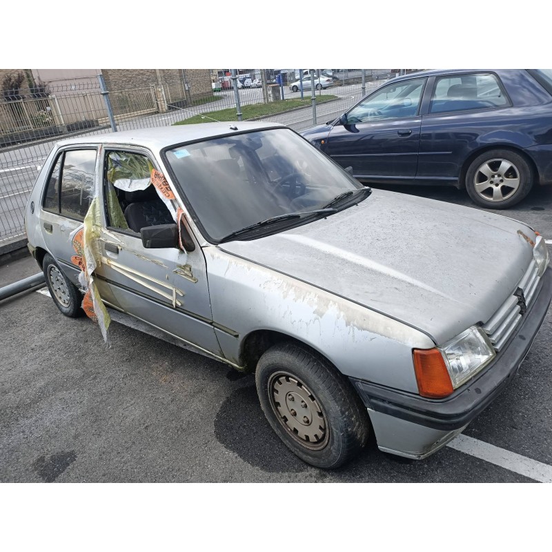 peugeot 205 berlina del año 1985