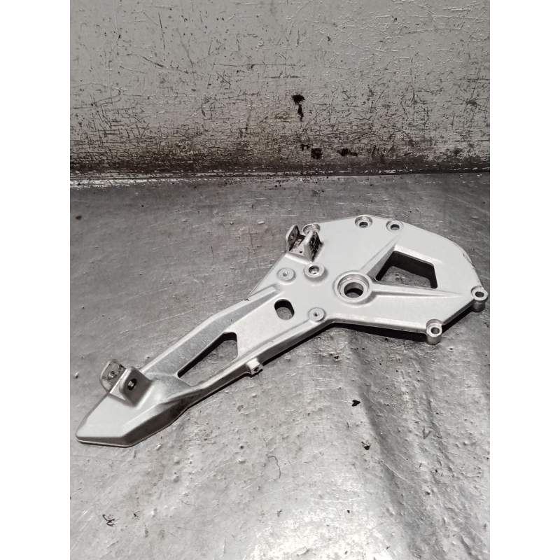 Recambio de estribos laterales para bmw f (801cc - ) f 900 xr (4r90) referencia OEM IAM 4671840401405  REPOSA PIES IZQUIERO