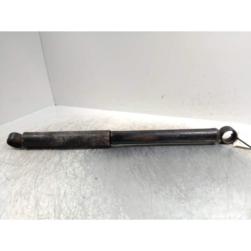 Recambio de amortiguador trasero para toyota hilux 2.4 referencia OEM IAM   