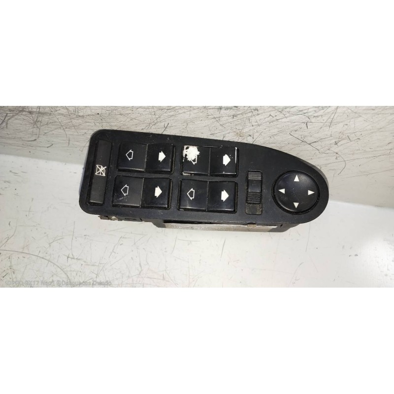 Recambio de mando elevalunas delantero izquierdo para bmw serie 5 berlina (e39) 530d referencia OEM IAM 61318380645  