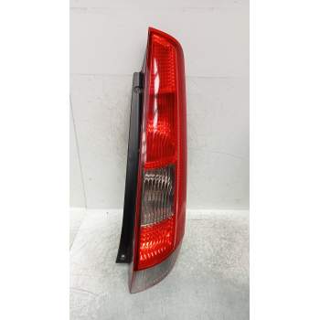 PILOTO TRASERO DERECHO 2S6113N004 3P 2002