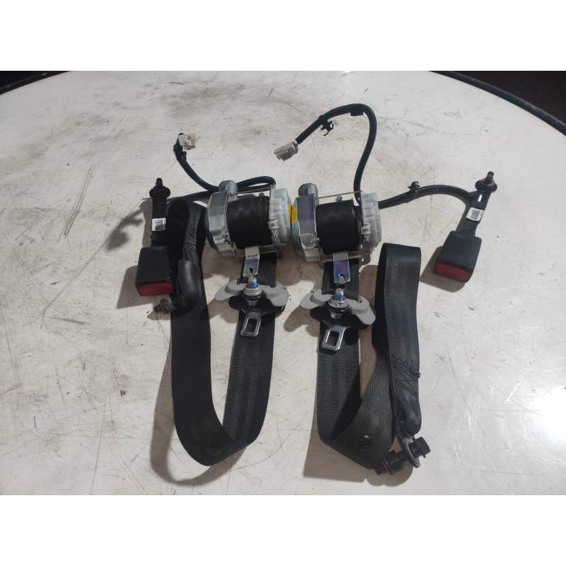 Recambio de juego cinturones delantero para hyundai i40 cw gl tecno referencia OEM IAM   