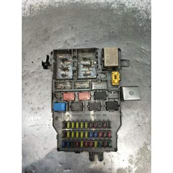 CAJA RELES / FUSIBLES 1G2R4GDW 111606 SEAG241G2 2004