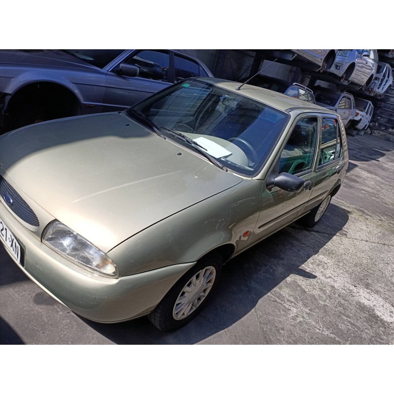 ford fiesta berlina del año 1999