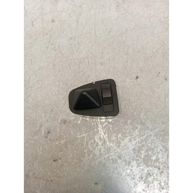Recambio de mando elevalunas trasero izquierdo para bmw serie 3 berlina (e46) 320d referencia OEM IAM 6902174  2001