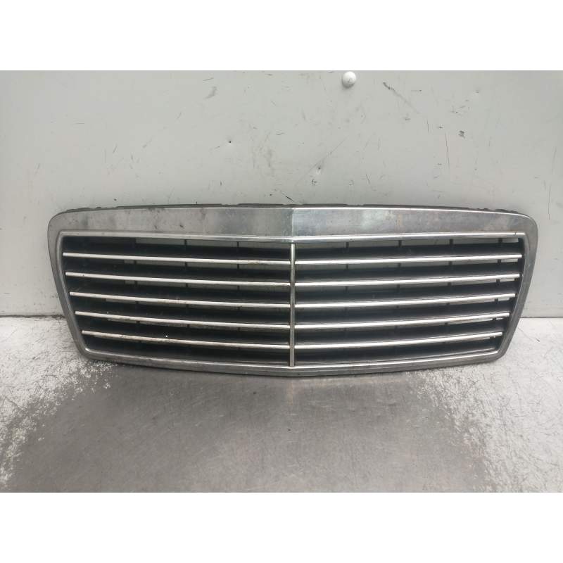 Recambio de rejilla delantera para mercedes-benz clase e (w210) berlina 230 (210.037) referencia OEM IAM   